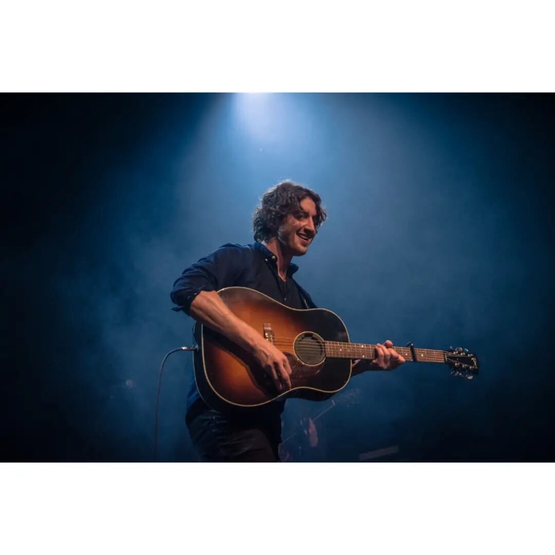 Dean Lewis | Sad Boi Vancouver Tour
Vogue Theatre | 2022/06/02 

We are merely a drop of sand on the ocean floor hoping to be swept away one day by someone we hold dear to our hearts. Perhaps its the wrong place, wrong time or simply a bad decision b