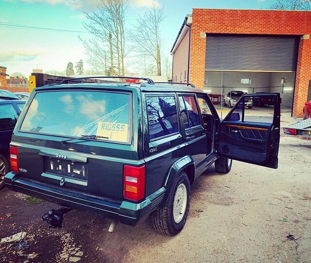 JEEP given a new lease of life @smbautos .
.
.
#jeep #jeepcherokee #classic #mint #clean #cars #instacars #garage #iver #bucks #smbautos