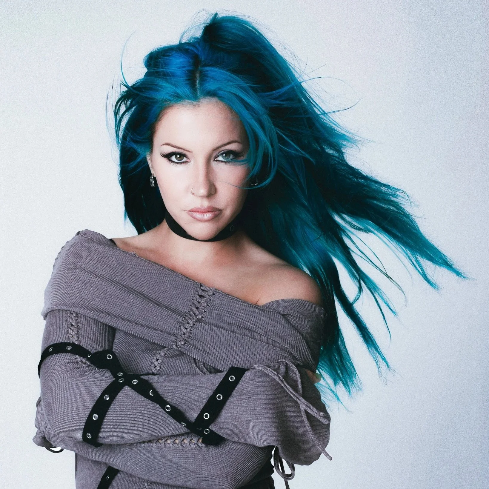 Charlotte Sands Keeps “one eye open” Talking About the Release of her Upcoming Album, Satellite 