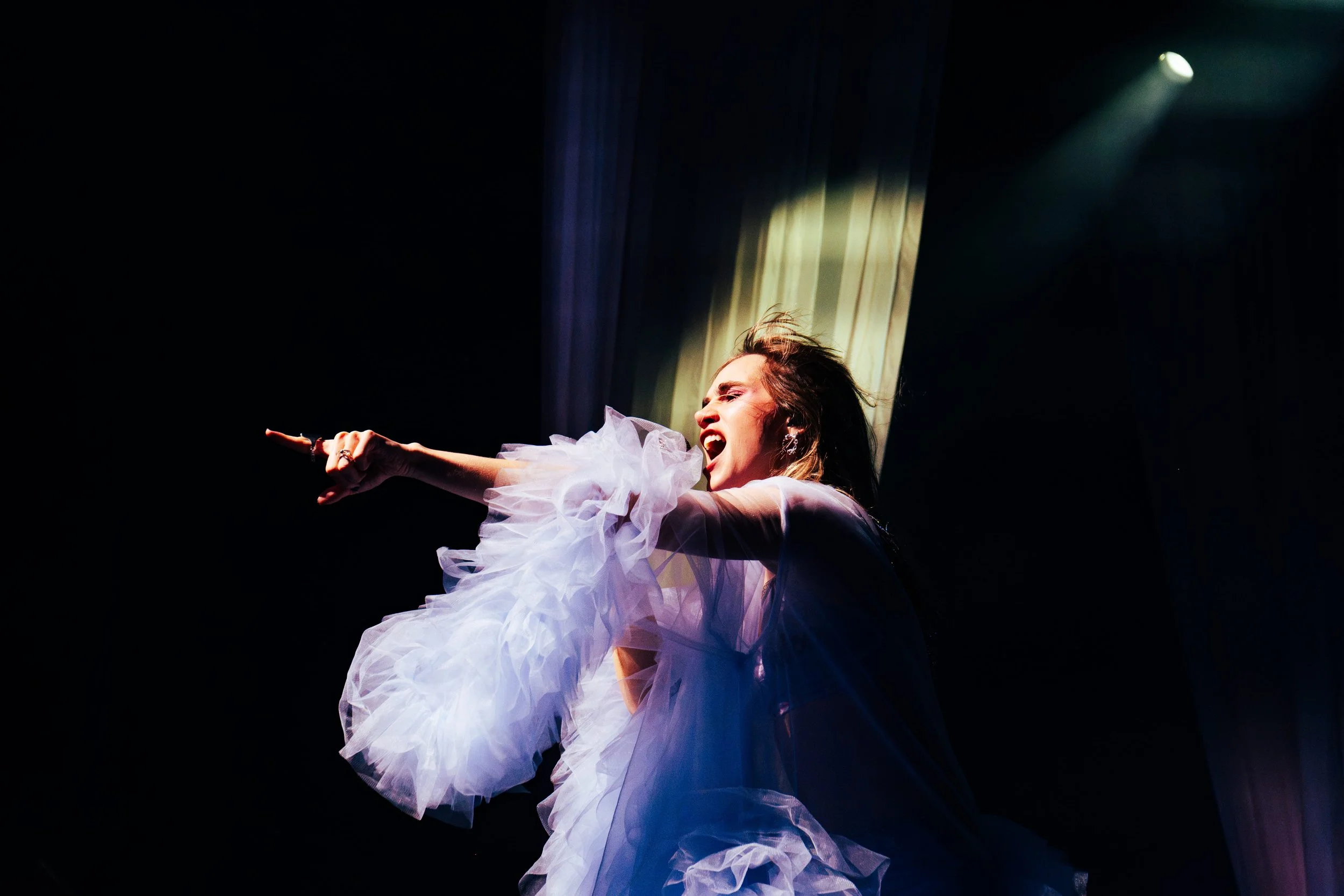 SUKI_WATERHOUSE_OLIVIA_GARBY-18.jpg