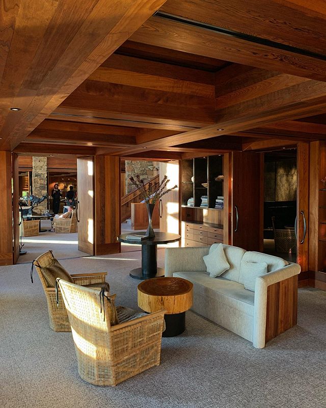 Beautiful interiors at @amangani, Jackson, Wyoming; gateway to @grandtetonnps and @yellowstonenps. Visit our website (link in profile) for more travel tips for your vacation in Jackson Hole, Wyoming.
.
#amangani #amanhotels #jacksonhole #jackson #wyo