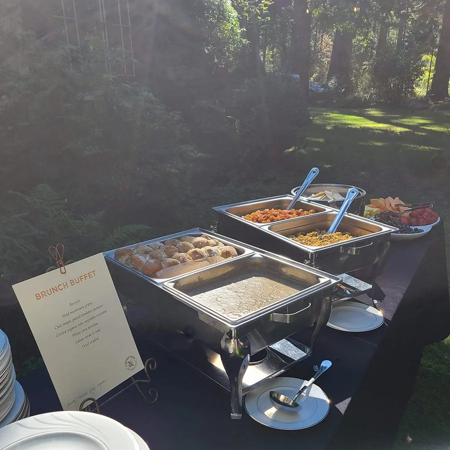 Brunch from last weekend's wedding @lolomalodge. We served a brunch buffet, followed later by an artisan vegan cheese spread and a staffed taco bar.
#abrokenangel #vegan #plantbased #catering #oregon
@lolomalodge @kat.jernigan @eventsbyerinoregon @