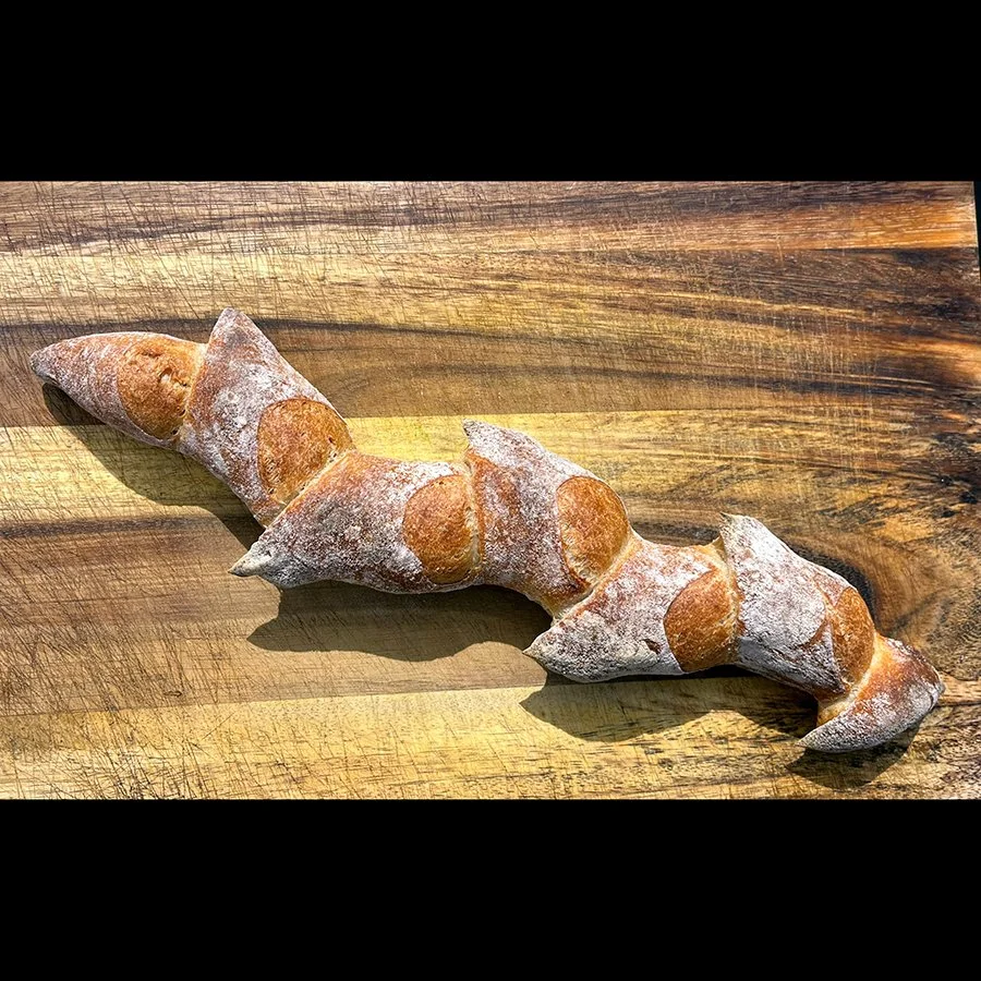 Bread by @mill_fire_baking for the 2nd Street Soup & Bread CSA.
#abrokenangel #vegan #plantbased #soup #bread #csa #2ndstreet #artisan #french @mill_fire_baking @abrokenangelfood