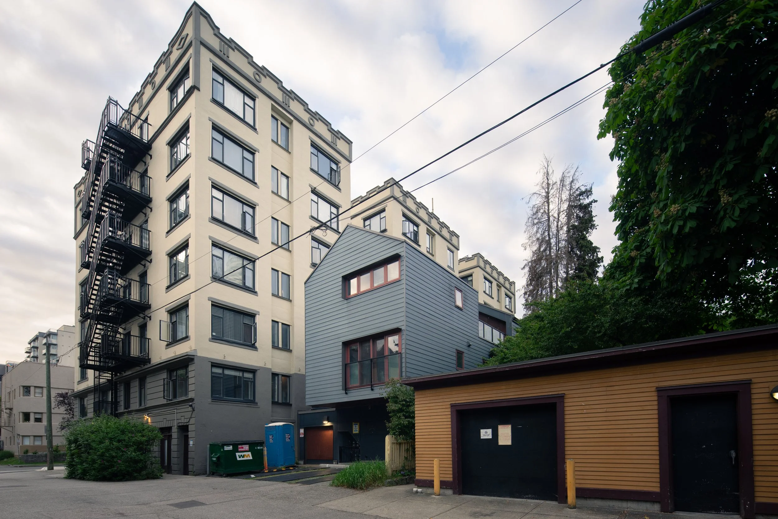(11) 1180 Comox St.jpg