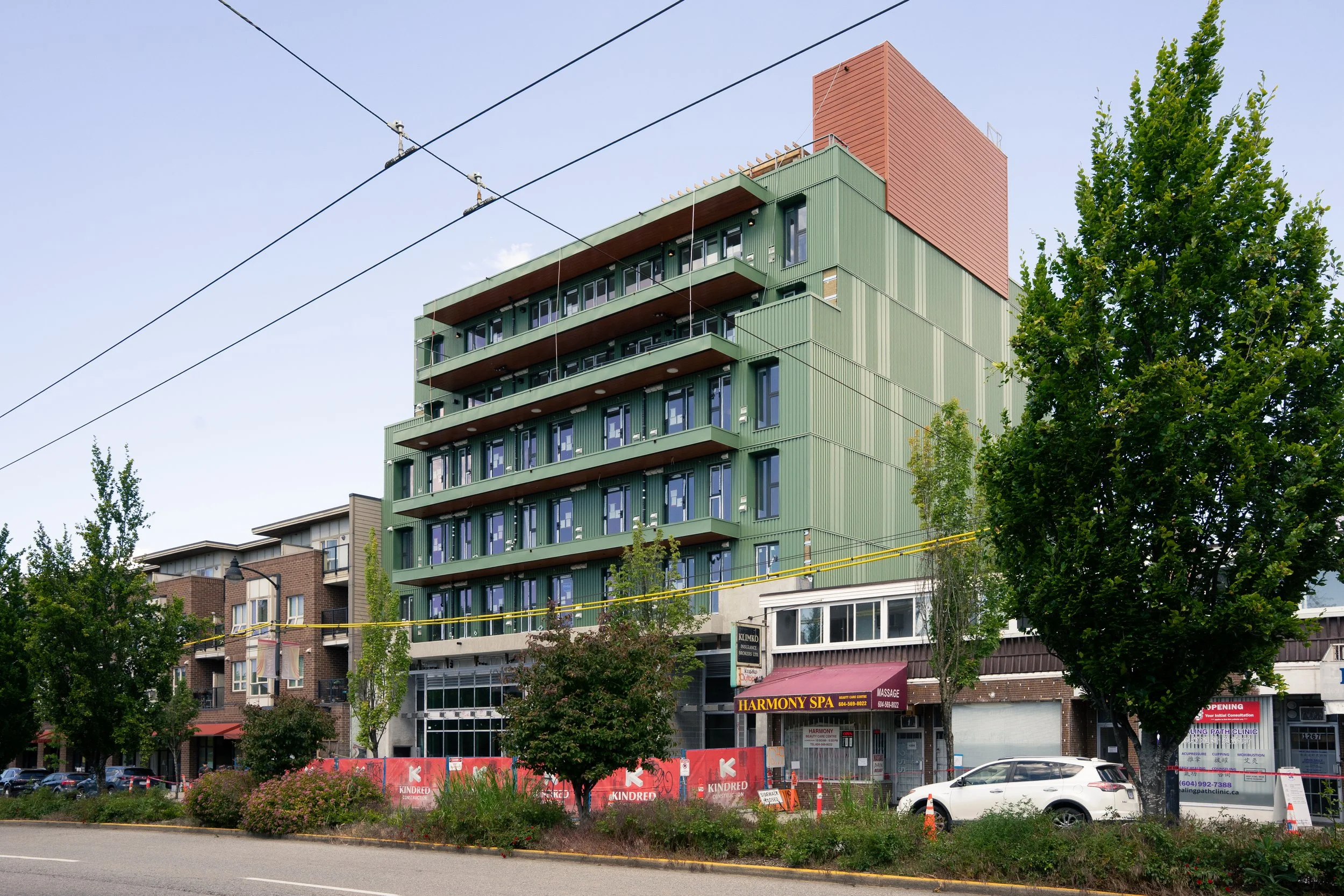 (38) 1247 Kingsway.jpg