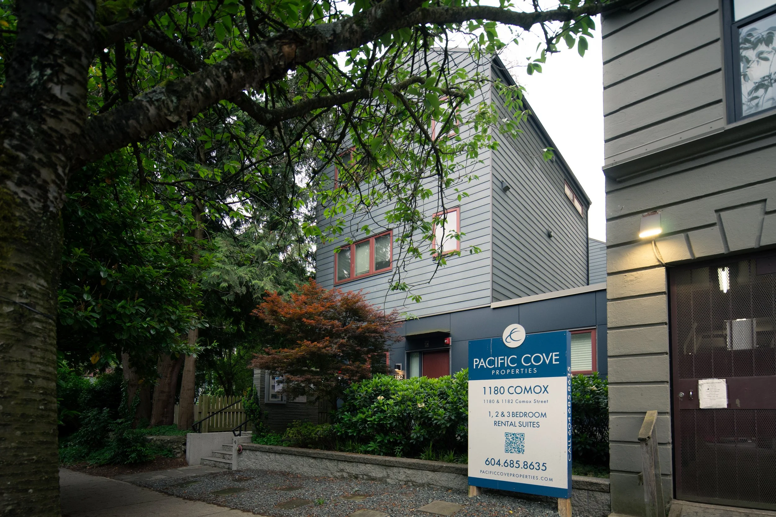 (10) 1180 Comox St.jpg