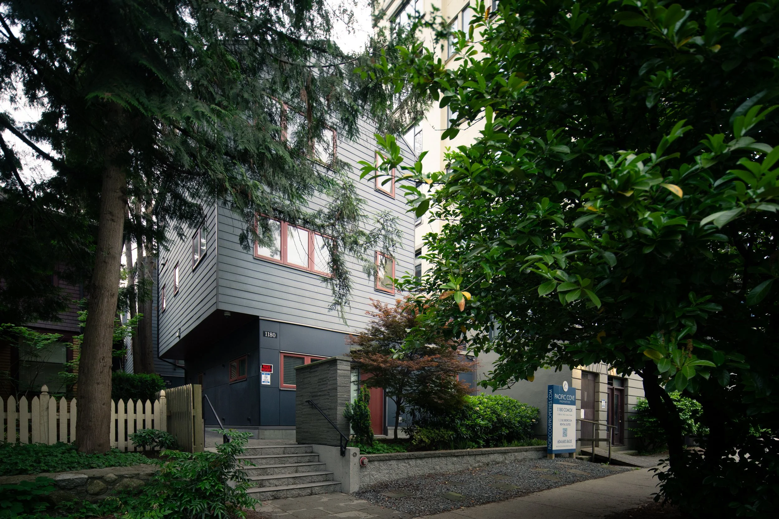 (08) 1180 Comox St.jpg