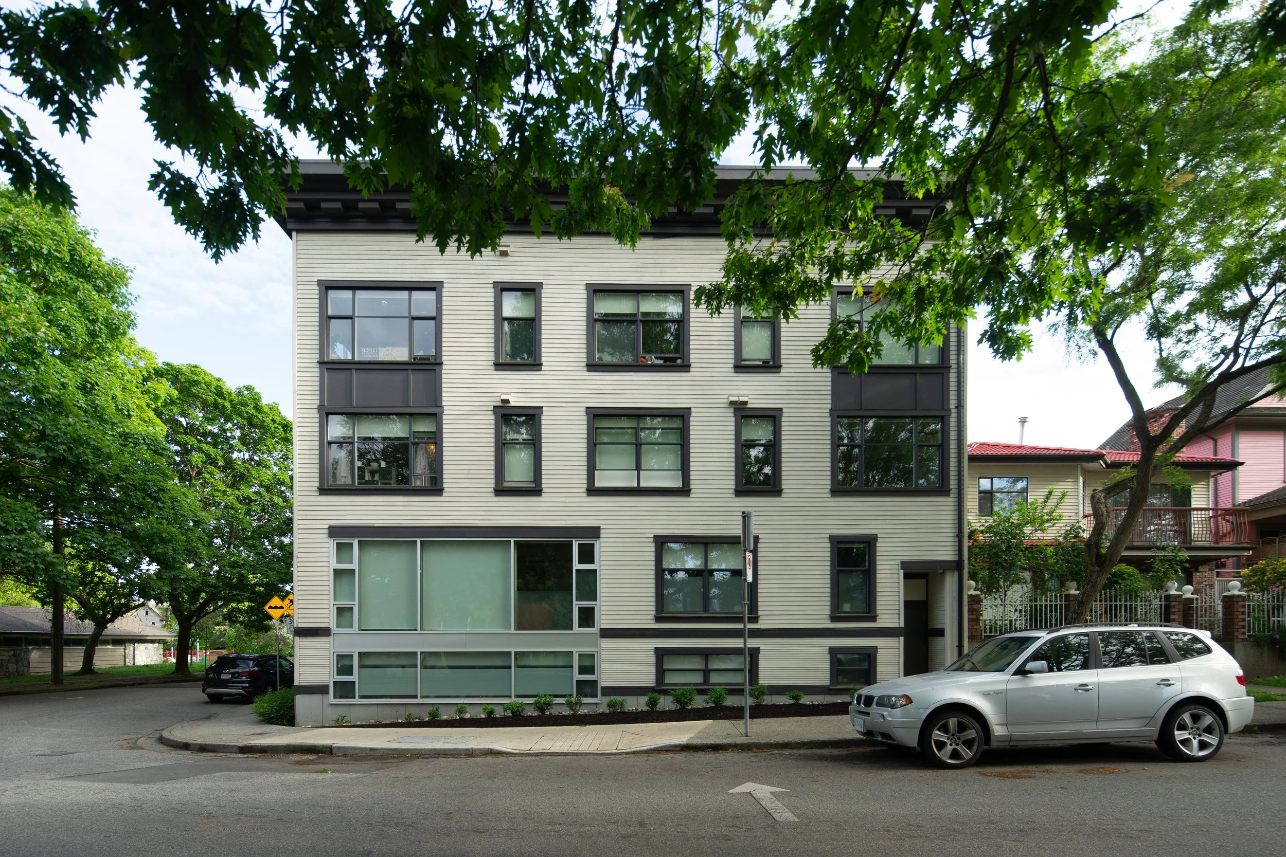 (06) 609 Heatley Ave.jpg
