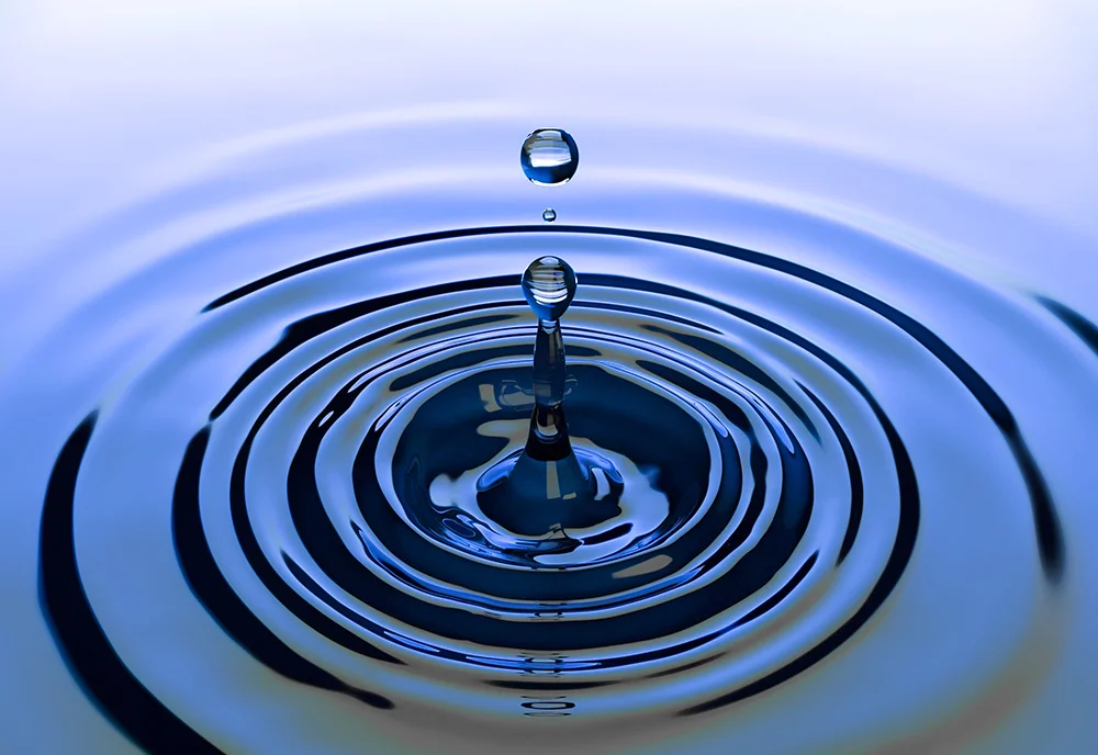 close-up-drop-of-water-ripple-220213.jpg