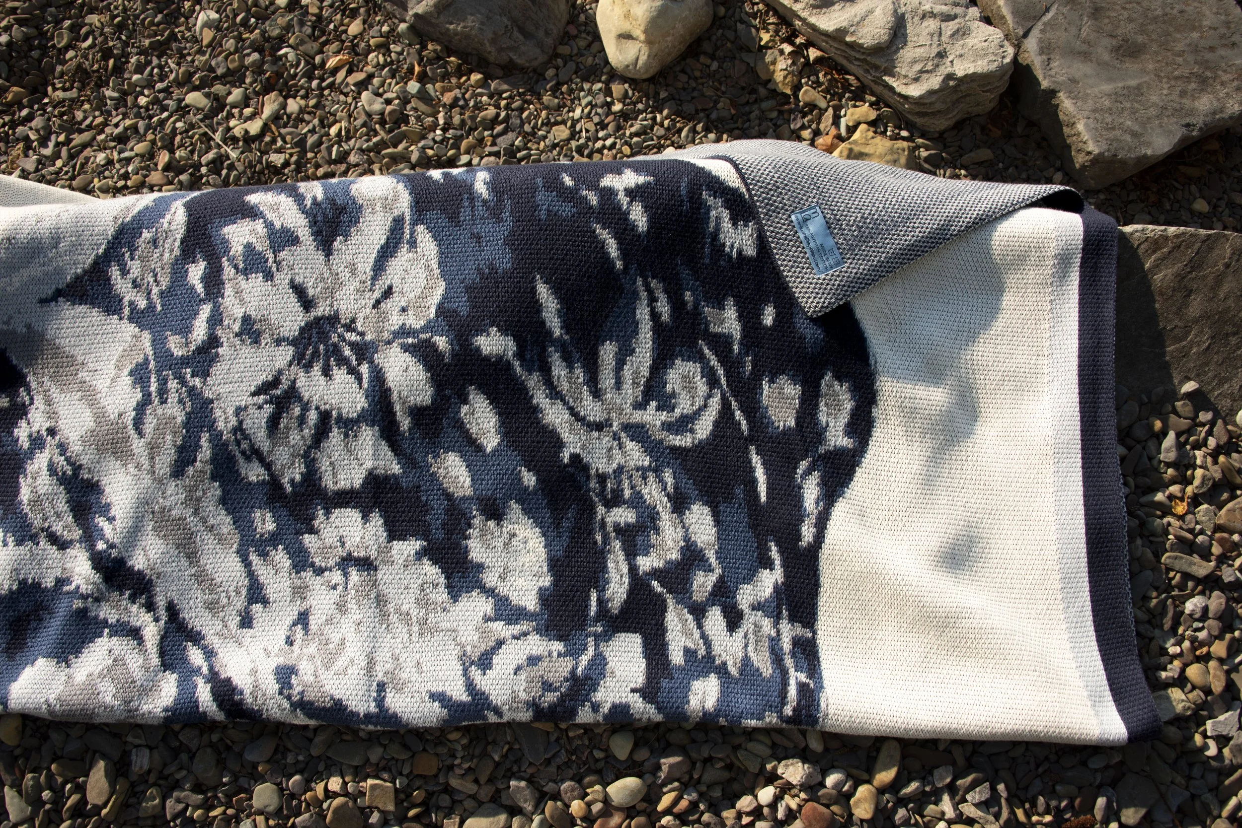 Peace Fauna Blanket_2025_9.jpg