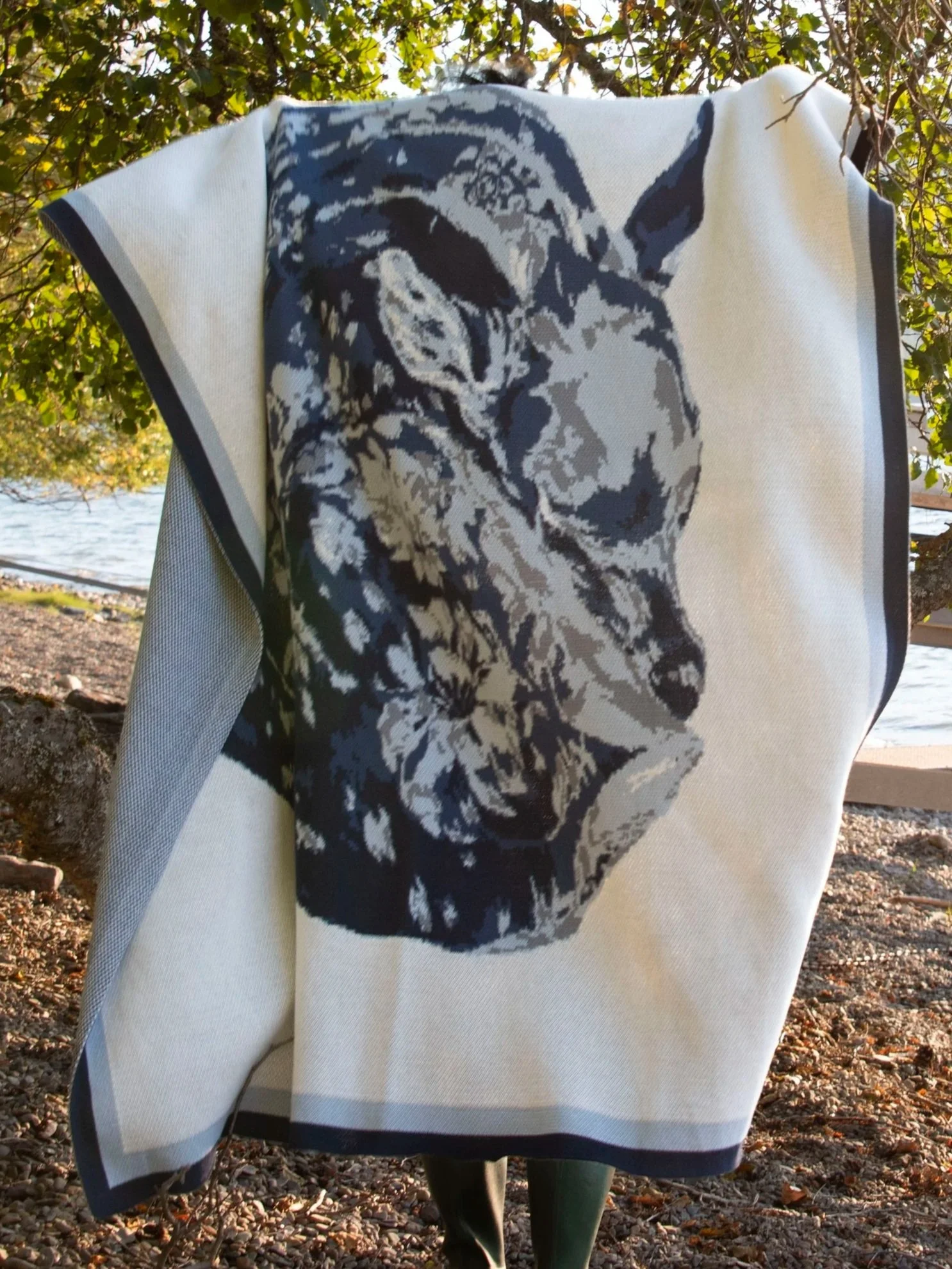 Peace+Fauna+Blanket_2025_15.jpg