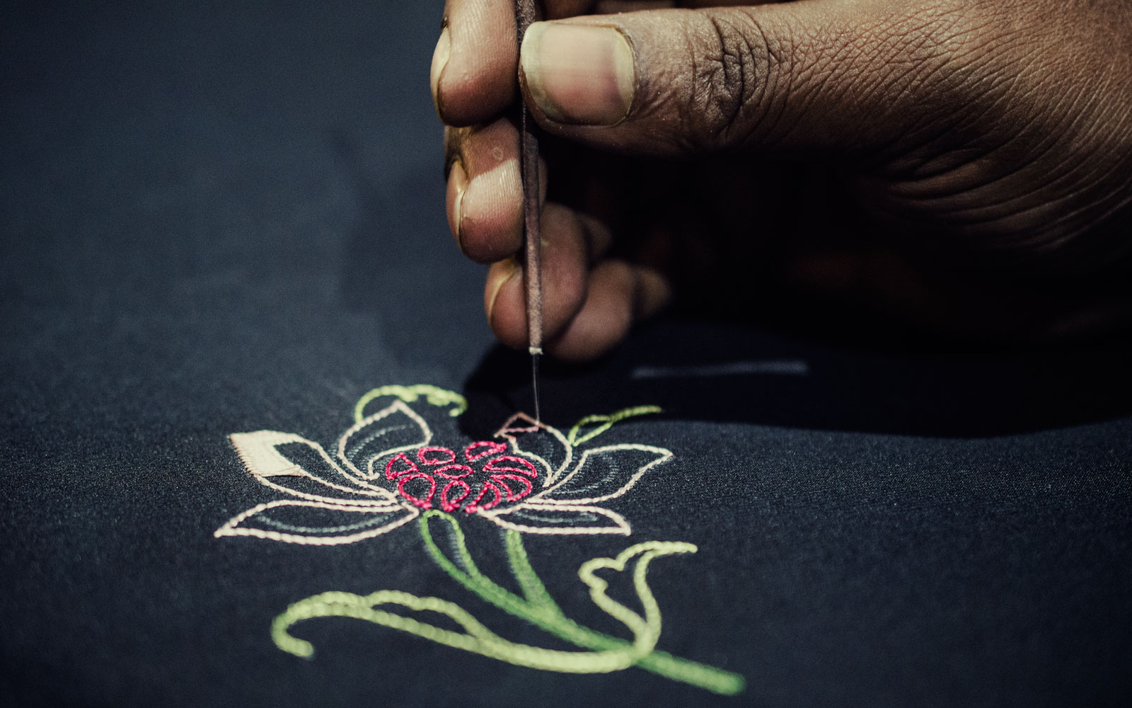  A master craftsman embroiders a Gara sari at designer Ashdeen Lilaowala’s studio. 
