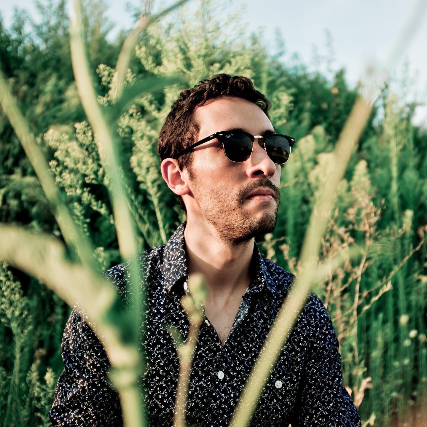 Field of dreams. ( 📷: @wurmwood10 )

.
.
.
.
#chc #childrenhavingchildren #music #musiclovers #band #nyc #nyclife #instagramnyc #brooklyn #ny #newyork #rock #rockmusic #alternative #atomicrock #men #portrait #fieldofdreams #grass #sunglasses #rayban