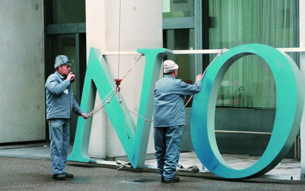 l'installation du logo Novartis