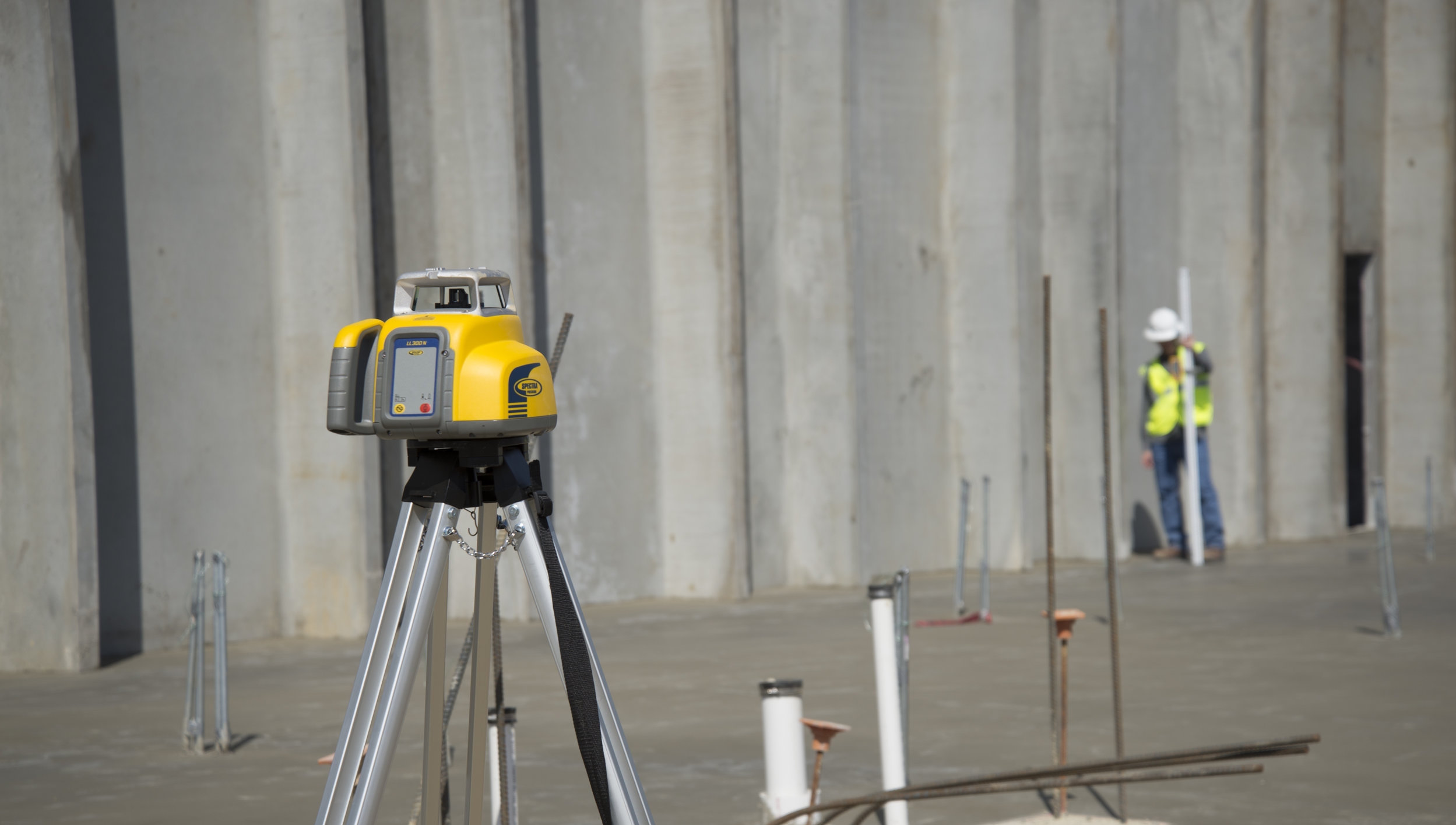 spectra-precision-ll300n-laser-level-construction-site.jpg