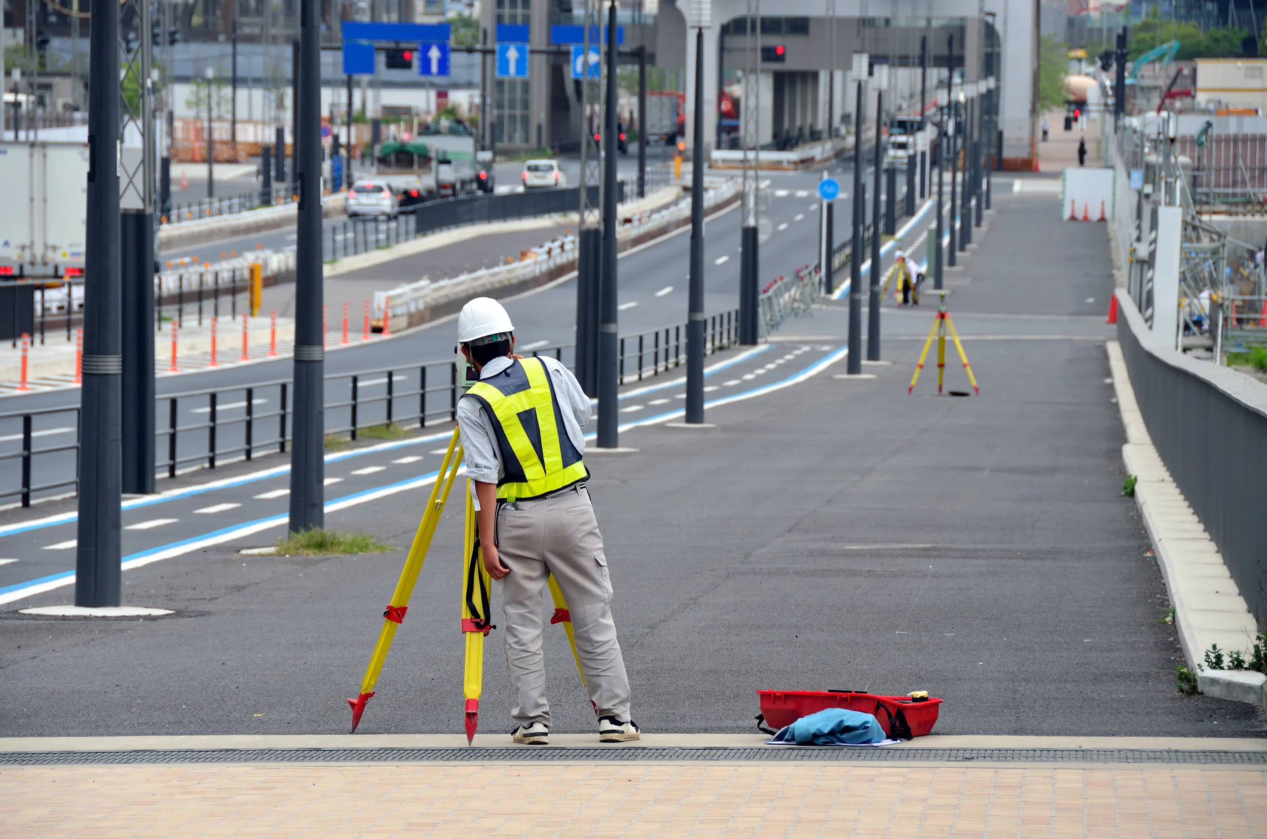 surveyor-total-station.jpg