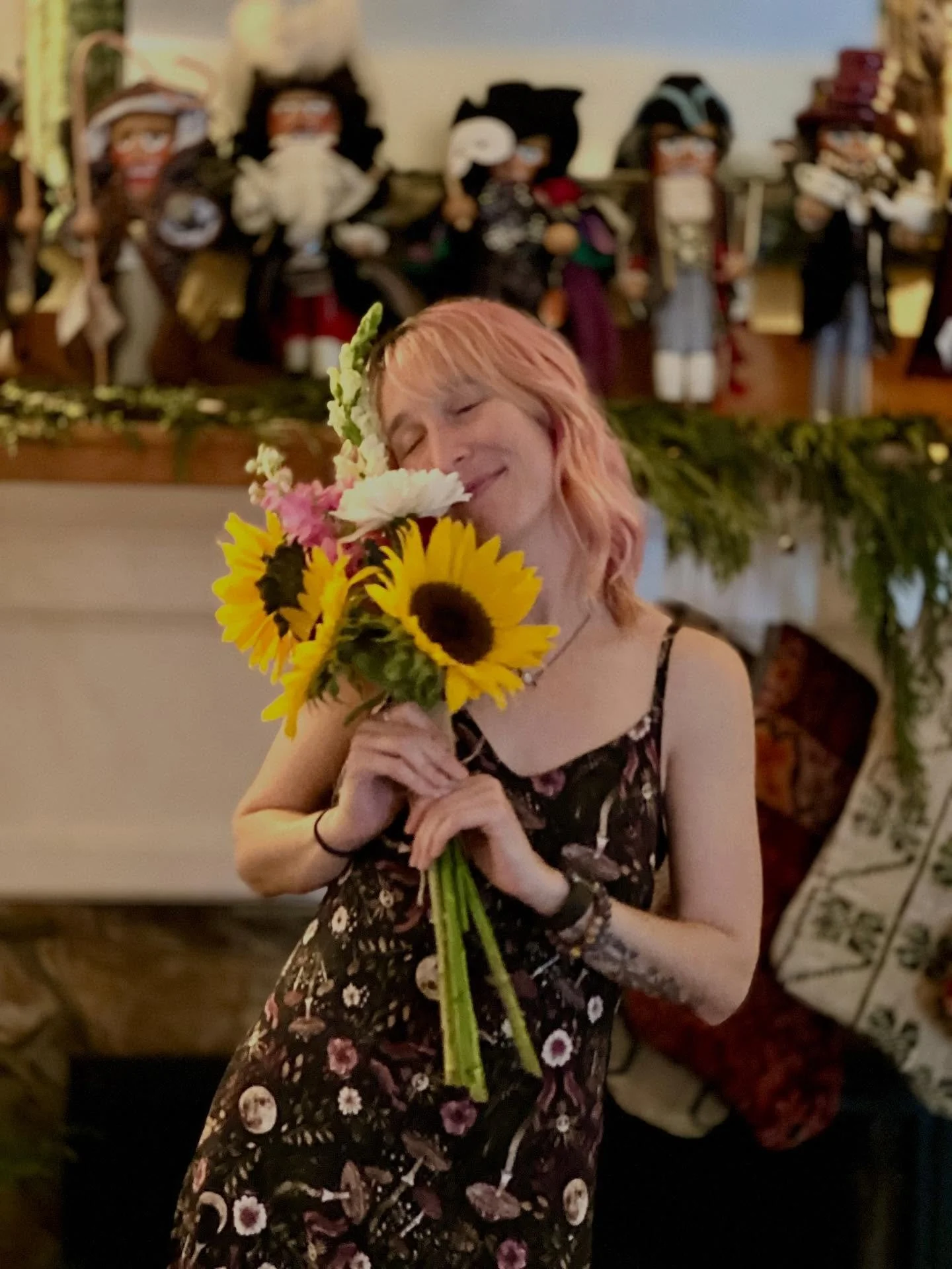 My name is Lesa Silvermore and I adore @pistilhouse  so much! 🌻💕

Thank you to the friends who came out and supported us. Also - To the new friends we made! I always look forward to performing on the cozy porch and sipping wine with you all. 

✨Nex