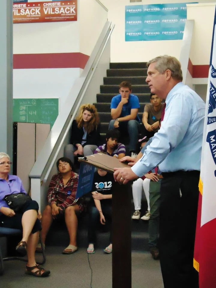 Tom Vilsack in HQ.jpg