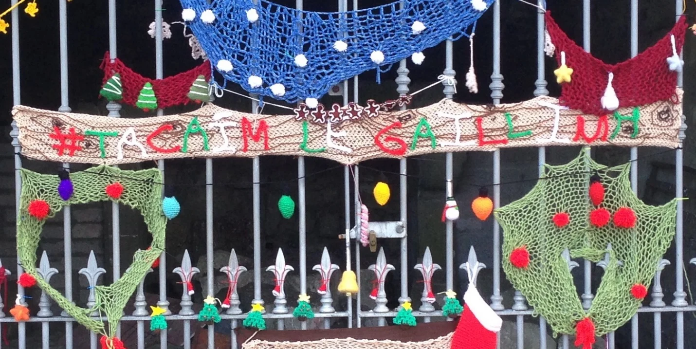 “#TacaimLeGaillimh” knit as the message of this most recent Yarnbomb translates from Irish to English as “I back Galway” (as the European Capital of Culture for 2020).