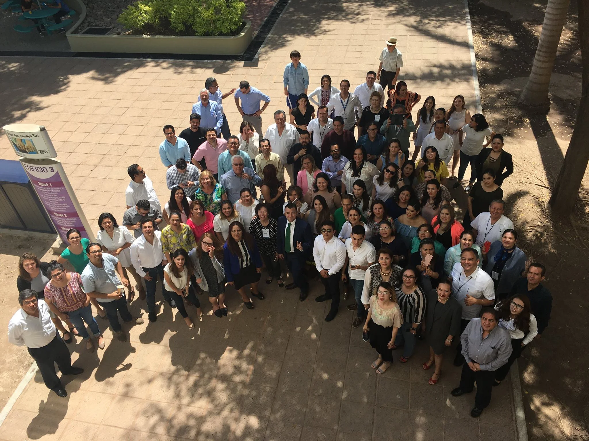 New friends of the Diplomado stand for a group photo. (Photo: Trans Border Institute)