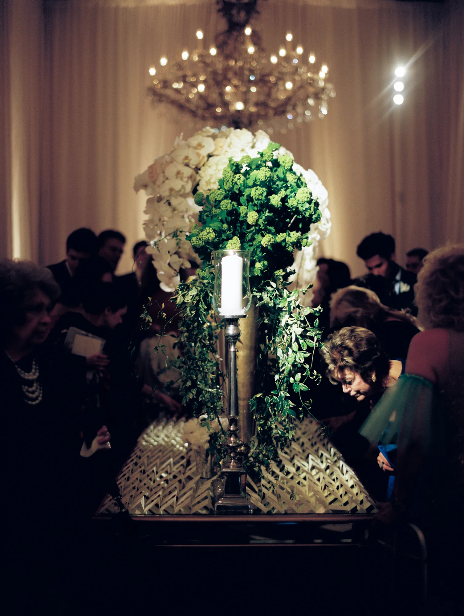 kristin-la-voie-photography-drake-hotel-chicago-wedding-photographer-1120.jpg