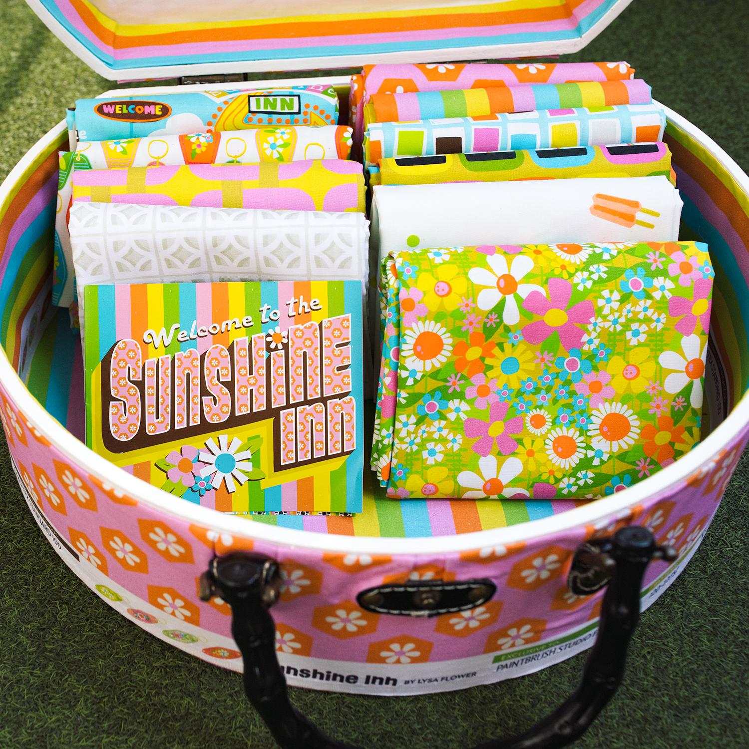 LysaFlower_SunshineInn-172_EDIT_SQ_WEB.png