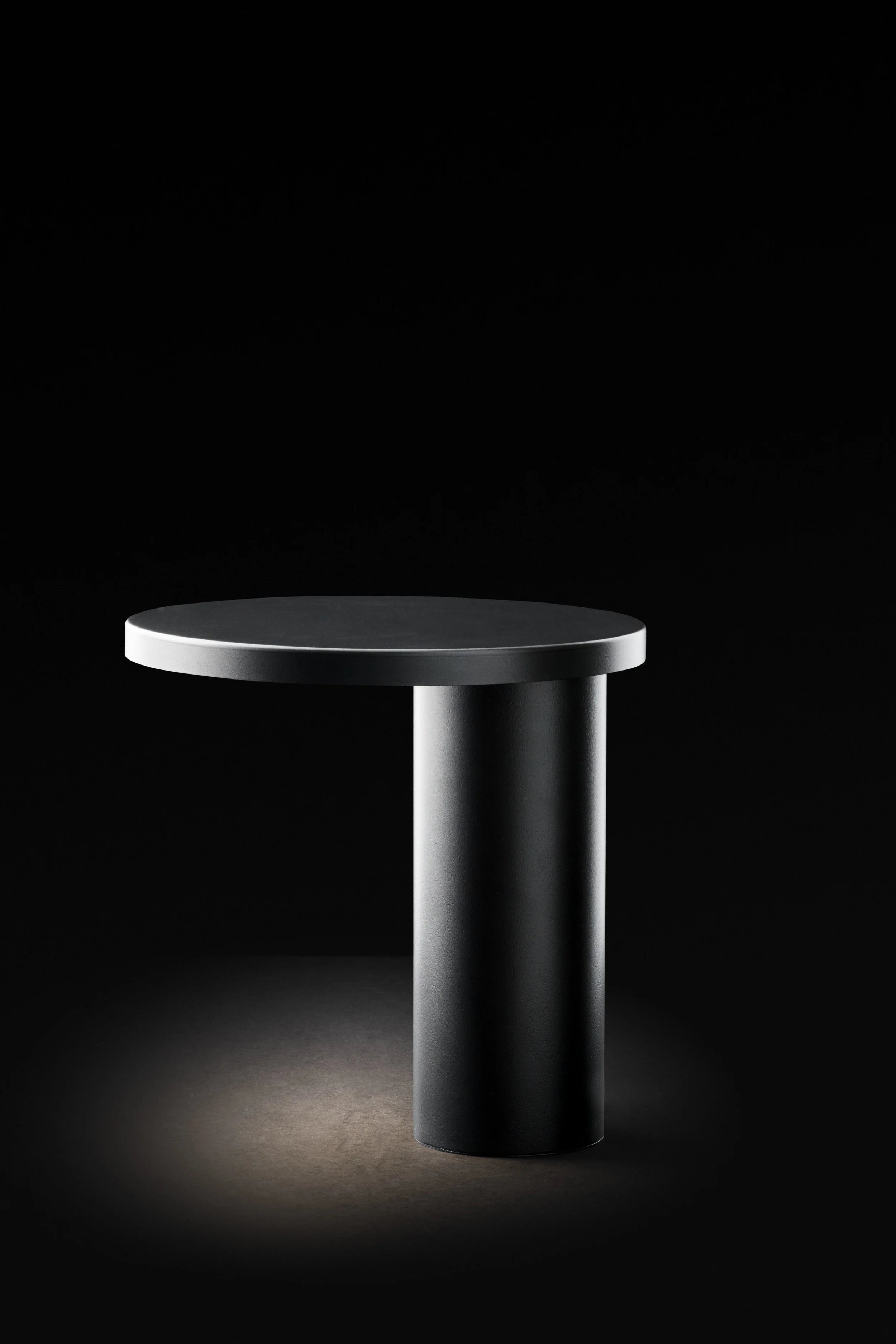 Oluce - Cylinda - table lamp - Design Angeletti&Ruzza.jpg