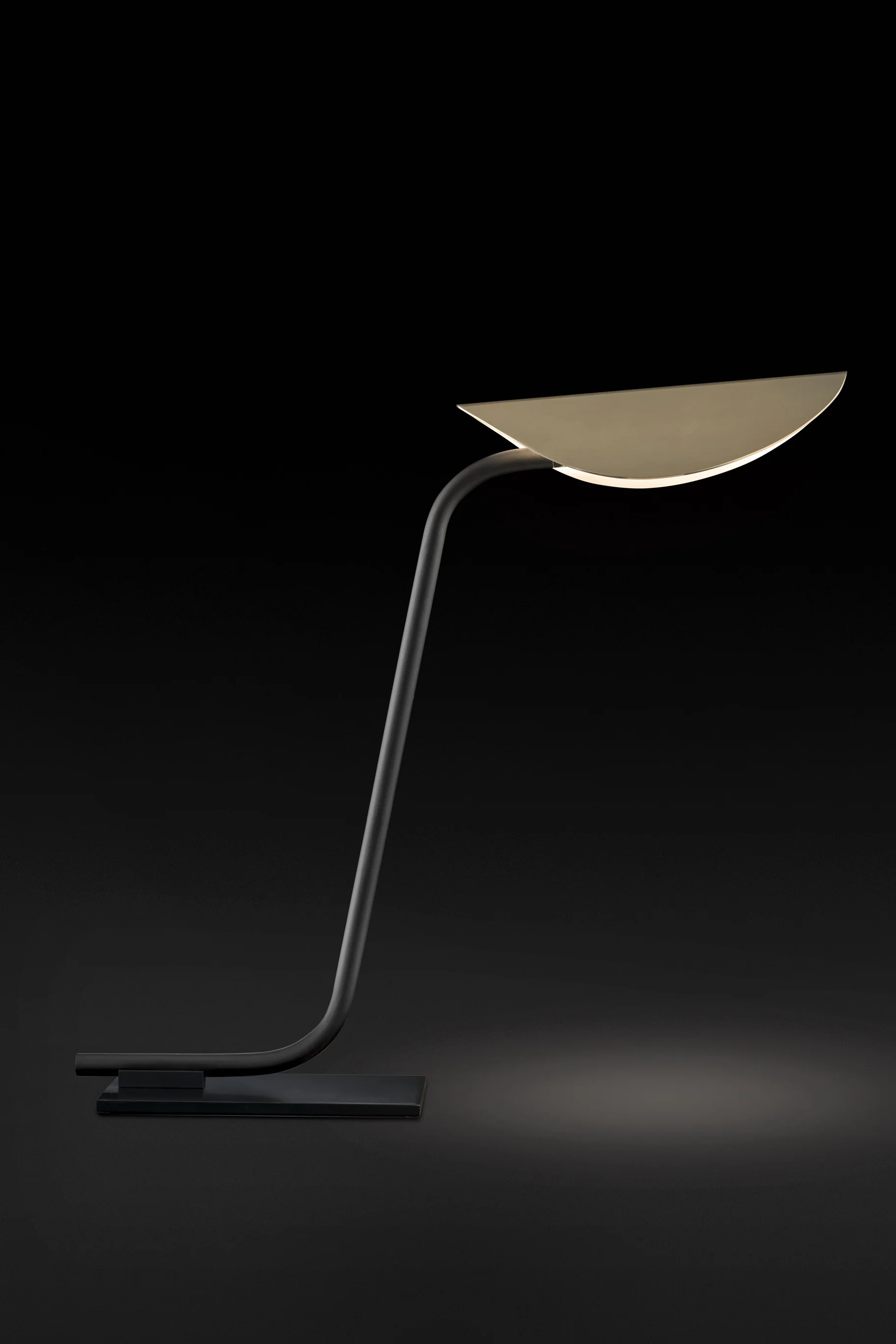 Oluce Plume table Design Christophe Pillet.jpg