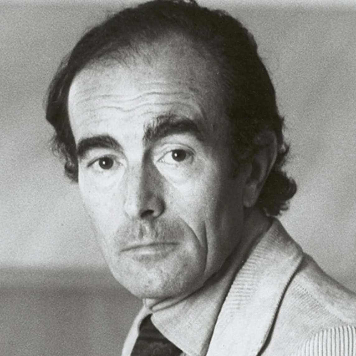 In 1920 Magistretti was born in Milan, the city in which he graduated in architecture in 1945, and where his professional career has spun its story ever since, chiefly in the fields of architecture, town planning and industrial design. The first recognition of his work came in 1948, when he won the Gran Premio at the 8th Triennale. After that came almost forty years of activity with other prizes and awards in recognition of Magistretti’s work in various sectors in different countries. Giving lessons and lectures in various faculties of architecture and schools of design in Italy and abroad, from Milan to New York, from Paris to London, a city to which he is particularly devoted, he has been an “Honorary Fellow” of the Royal College of Art since 1983. Furniture, lamps and other objects that he designed may be found all over the world and the most important design museums have given exhibitions in his honour and kept examples of his work in their permanent collections. Magistretti’s research has been continuous - into design, the culture of the project and innovative experimentation with materials and space solutions, not to mention shapes and functions far from the rigours of fashion that they have passed through during the years. He started designing for Cassina in 1960, and from that date on his signature is to be found on very many products. We recall in particular the Maralunga sofa of 1973 and the Nuvola Rossa (1977) bookcase, which are still indisputable international best-sellers and have provoked hordes of imitations which have not been able to echo even faintly the success of the originals.