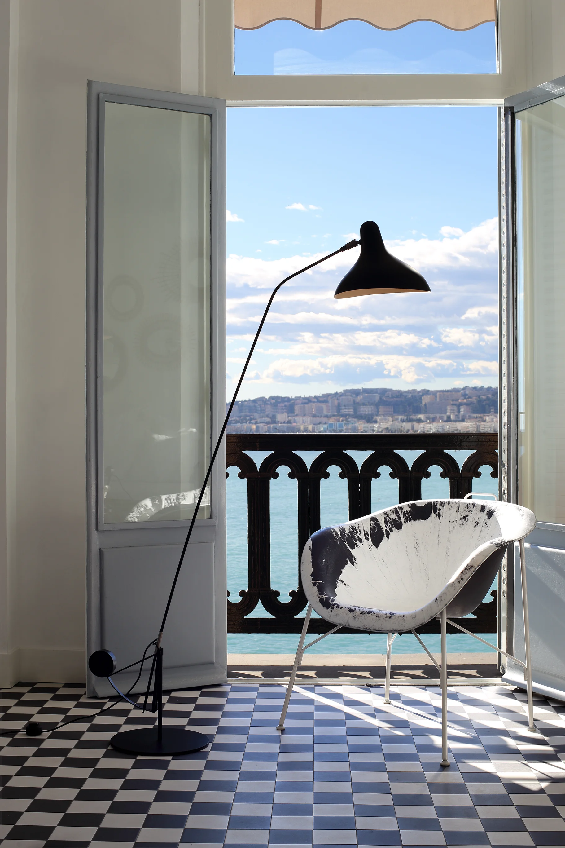 Floor lamp with base