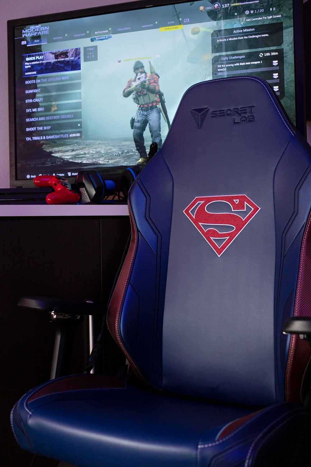 Secretlab-TITAN-Evo-2022-Superman-Edition-chair-4.jpg