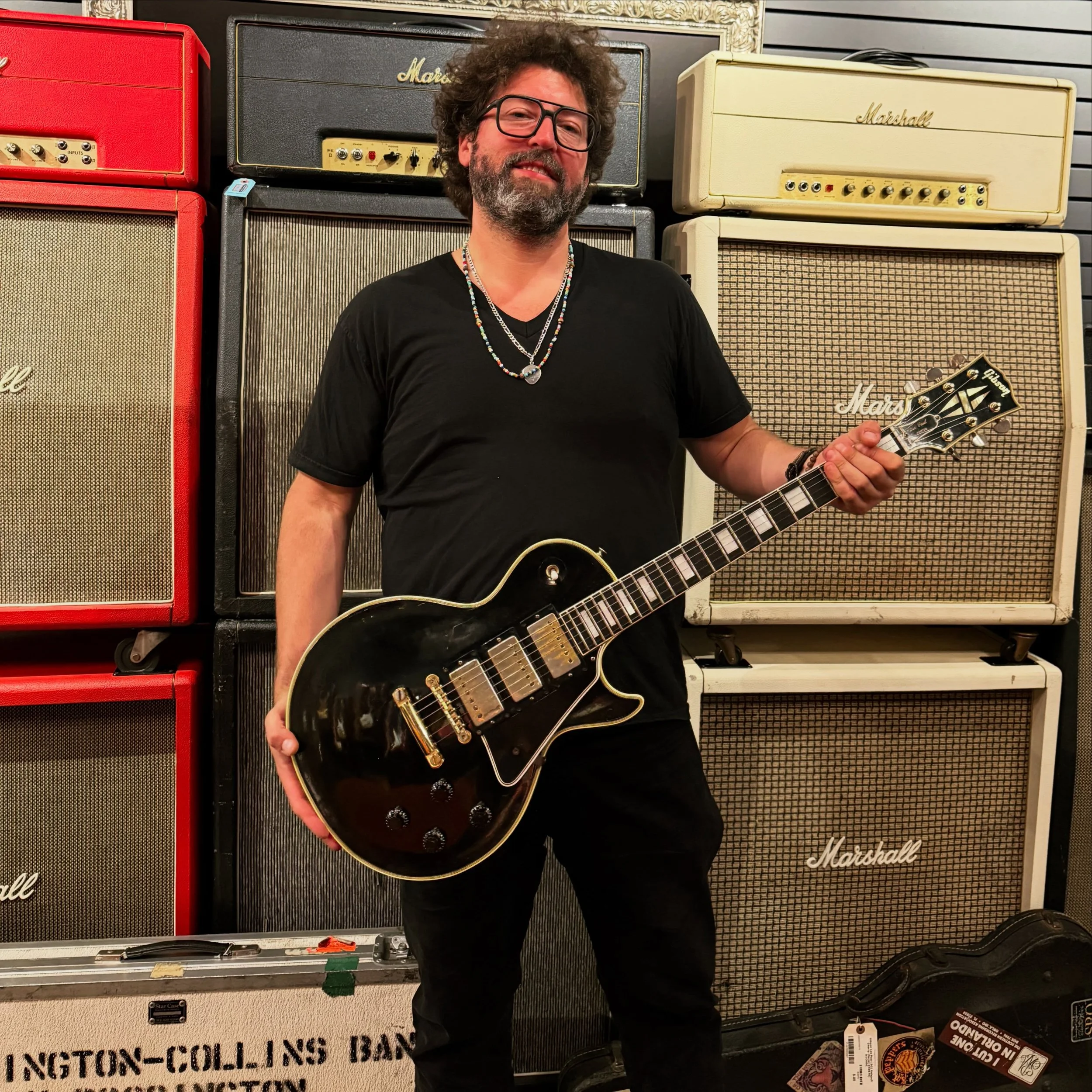 Guitar nerds&hellip; today was a special one!

Huge thanks to the @chicagomusicexchange ⁠￼for the warm welcome and for inviting me into the private vault. Getting to play a 1959 Gibson Les Paul Custom Black Beauty and Gary Rossington&rsquo;s personal