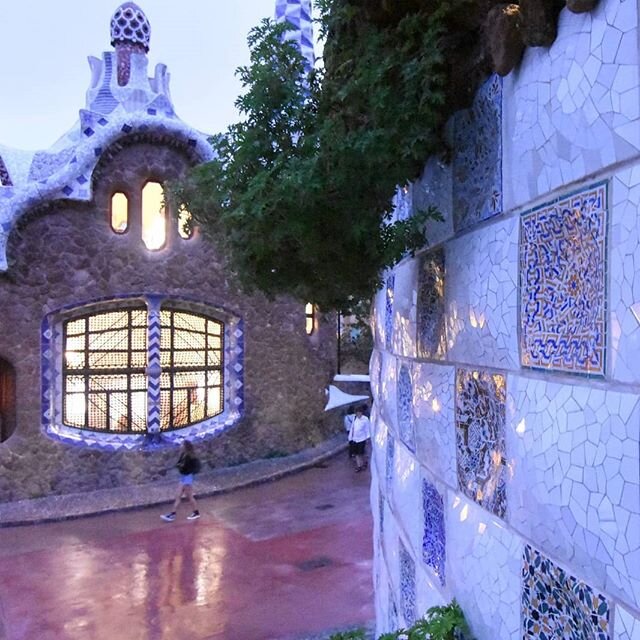 Park G&uuml;ell - Antoni Gaud&iacute;'s playground in the hills to the northwest of Barcelona's city centre. I'm not sure what I was expecting when we began our trek to the park's gates, but I was stuck by how well every element of the artistic core 