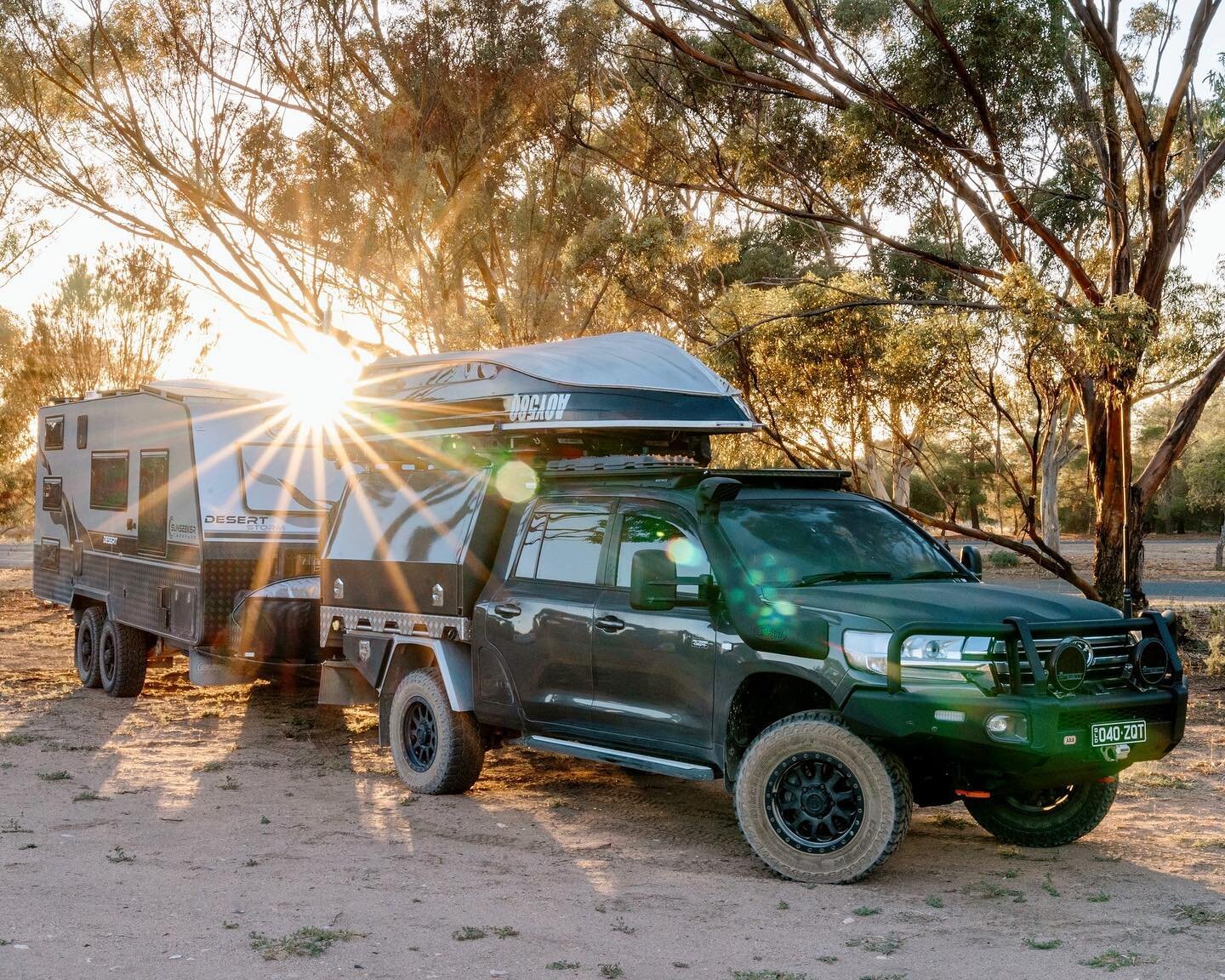 So we hear that you&rsquo;re all out there buying new caravans of late. Cause we&rsquo;ve been getting tonnes of set up messages about Anderson plugs, suspension, storage, off-grid gear etc etc.
So, fire away below with your questions?
P. S killer sunrise over the van.