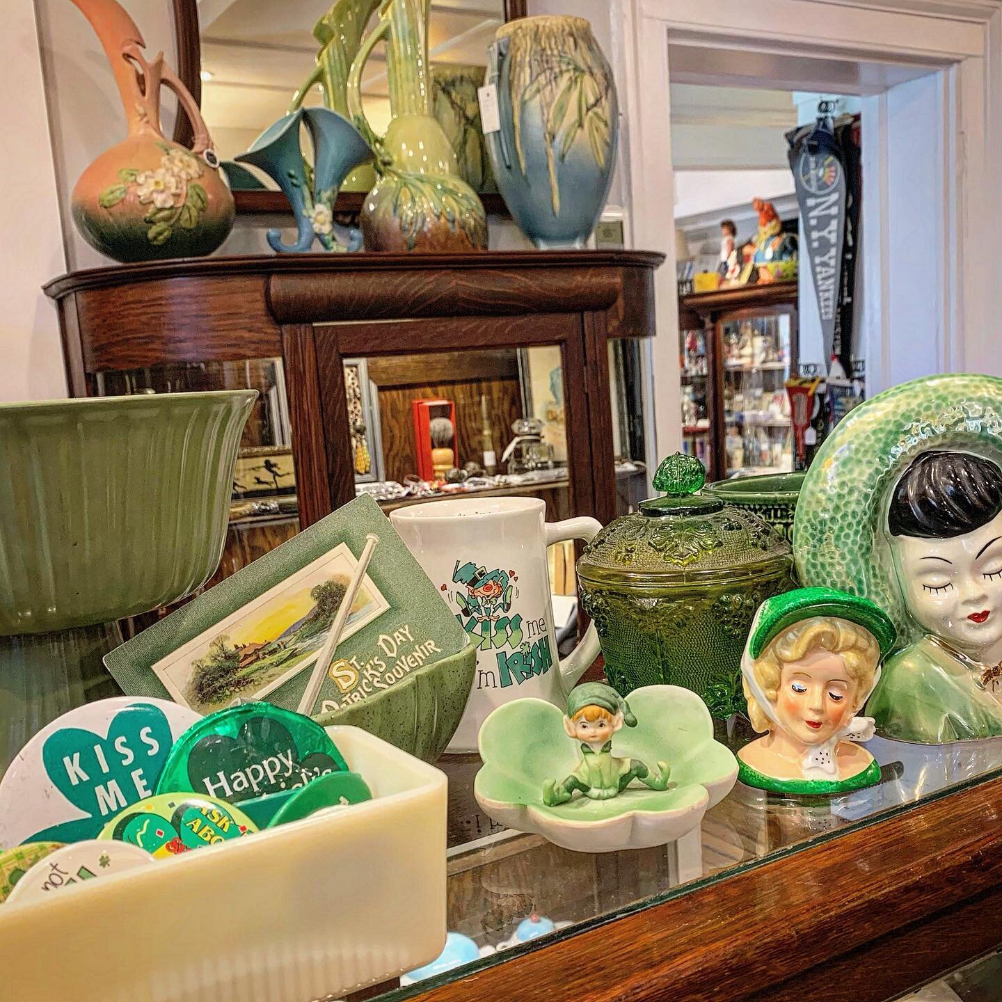 Luck O&rsquo; Vintage Green On Display
✨💚🍀💚✨
&hellip;&hellip;&hellip;&hellip;&hellip;&hellip;&hellip;&hellip;&hellip;&hellip;&hellip;&hellip;&hellip;&hellip;&hellip;&hellip;&hellip;&hellip;..
#vintagegreen #vintagestpatricksday #vintagestpattysday