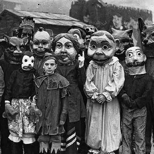 Happy Halloween To All You Fabulously Frightening Ghoulies &amp; Spookies! 
🕸️🖤💀🕷️👻💀🕷️🖤🕸️