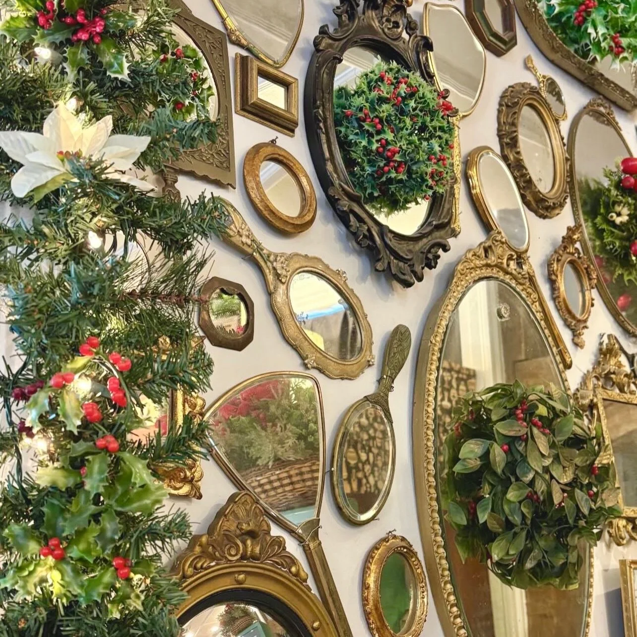 OPEN TODAY 11AM - 6PM
Our shelves are packed for all your last minute gifts on your list and for all those who have completed their lists&hellip; some holiday vintage gifts to give yourself!
❤️❇️❤️✳️❤️❇️❤️

#vintagegifts #shoplongisland #vintageholid