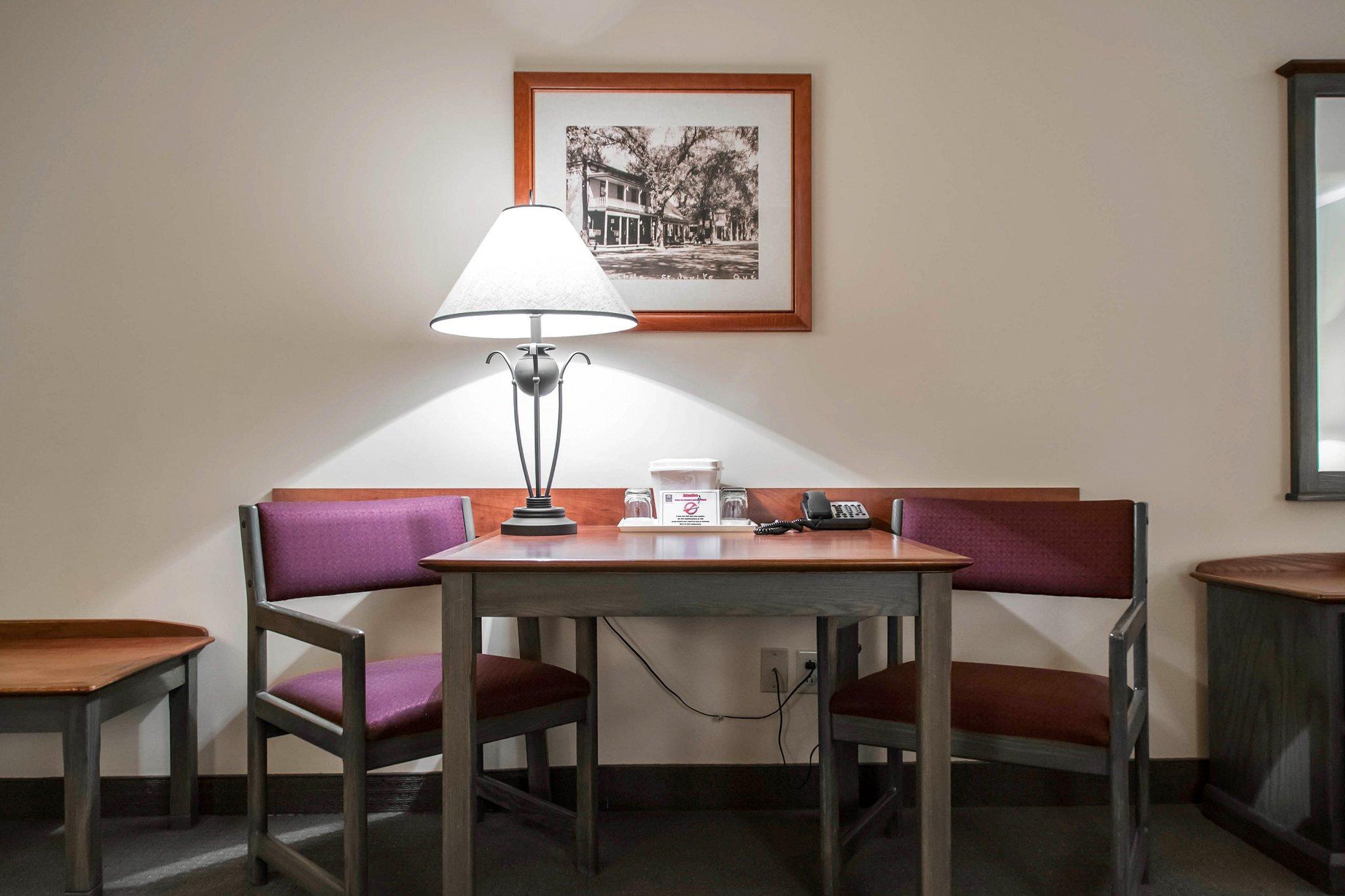 guest-room-with-desk.jpg