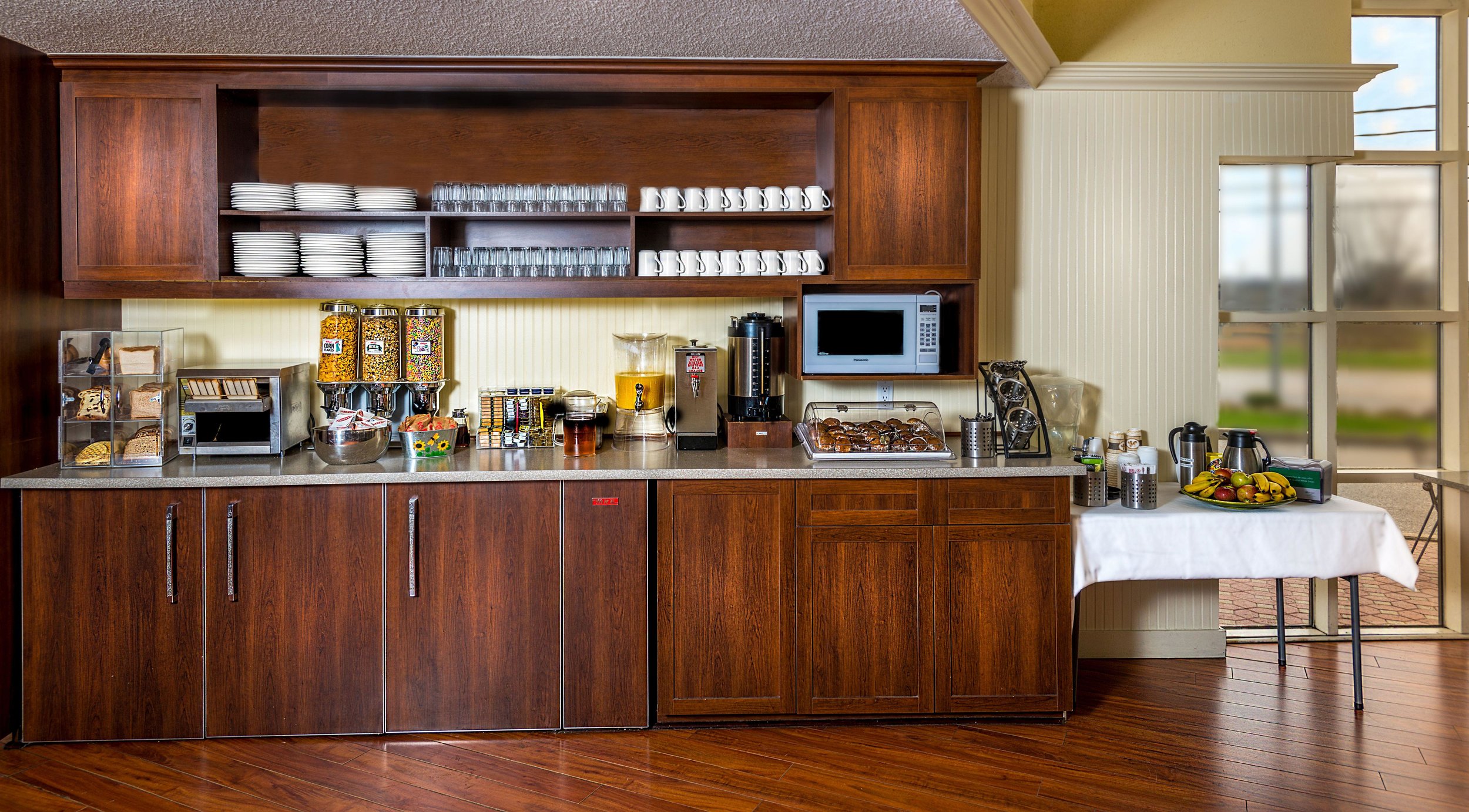 breakfast-area-2.jpg