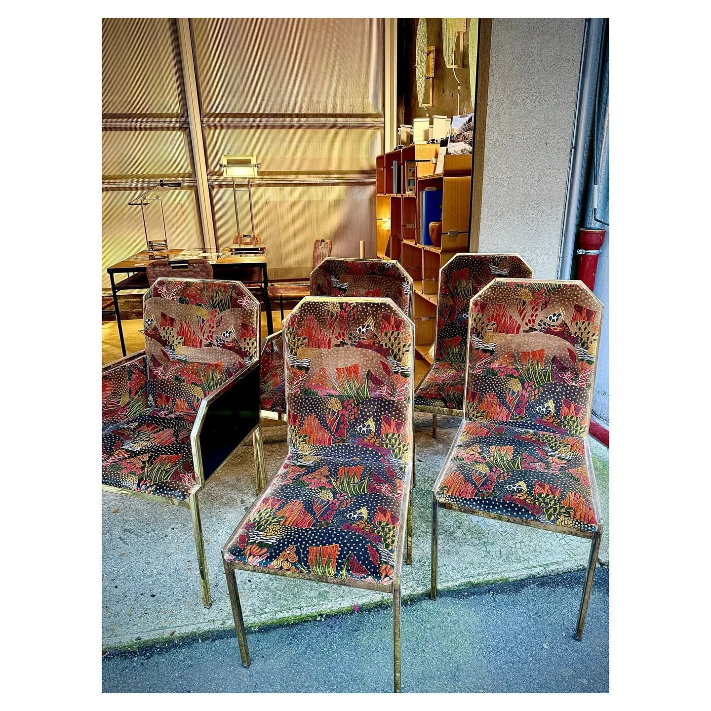 Nearly two weeks later, I&rsquo;m still processing this day at the Flea Market 😍🤯!!!! A museum of its own right. Your senses fire on all cylinders and the vendors are so knowledgeable + fun to talk to. Photos don&rsquo;t do it justice! 

#parisflea