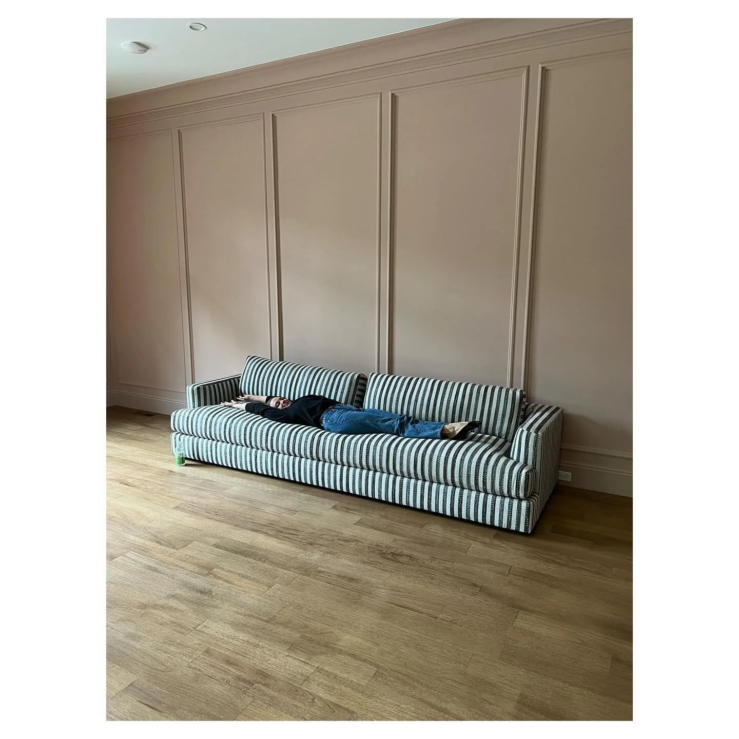 Furniture Friday!! Crushing on these beauties that just arrived to our Sands Point project. 10 ft custom striped sofa + vintage 1970 slipper chairs. 🖤 🤍 🧡 💜