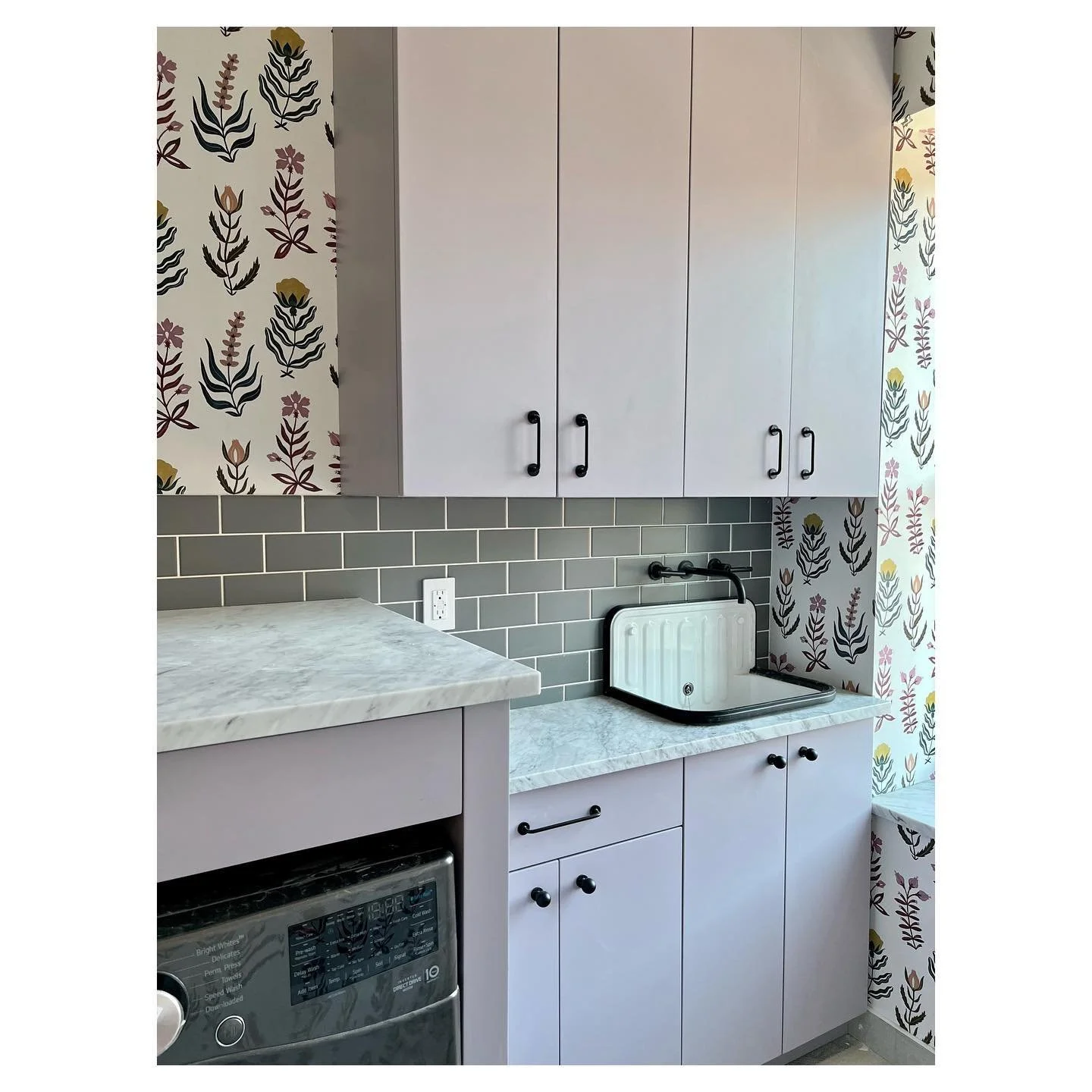 Inspired by our current infatuation with purple and dread of doing laundry - sneak peak of the laundry room at our Henry St project. 😎💜 

#purpleforroyalty #colorfullaundryroom #brooklyninteriors #doyourchores #tgif