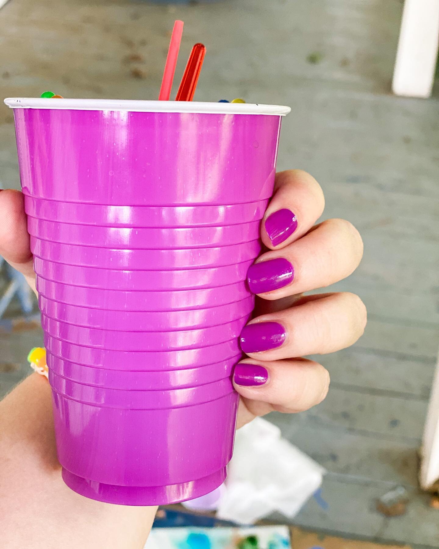 New summer goals, match my nails with my solo cup🤣.

But for real, run don&rsquo;t walk, @oliveandjune is having their summer sale and everything is 20% off but it ends tomorrow!

There are minis, summer colors, and everything you need!

I don&rsquo