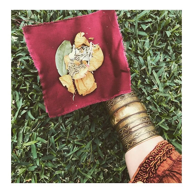 • S 🌚 L S T I C E • S I S T E R S •