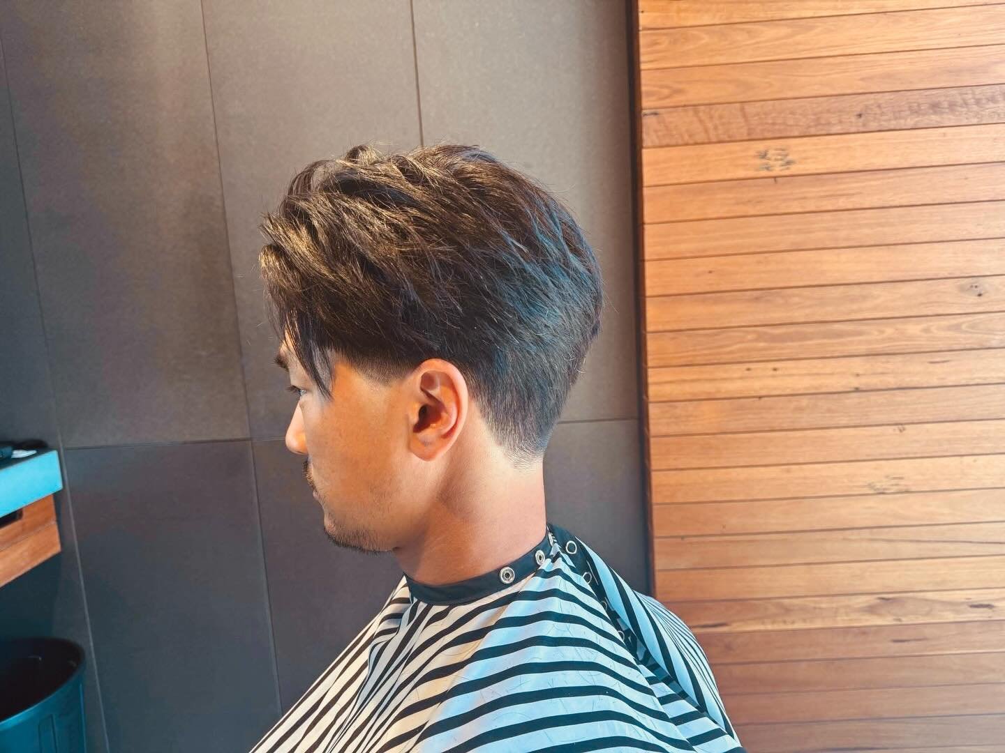 Keeping the length. Losing the bulk. 
This semi-disconnected low taper is all about creating shape.
The top stays deliberately longer and full, with weight removed internally to create texture and movement. The semi-disconnection lets that length sit