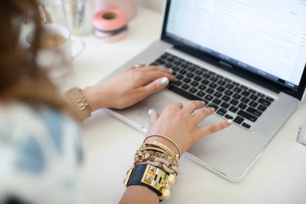 Blogger-Typing-on-MacBook-02.jpg