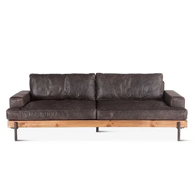 Just the right mix of leather, wood, &amp; metal 🤤 loving the sofa my client was able to get installed just in time for Thanksgiving! Does anyone need a last minute spruce before next week? Send me a DM I have the hookup 🤩🥳