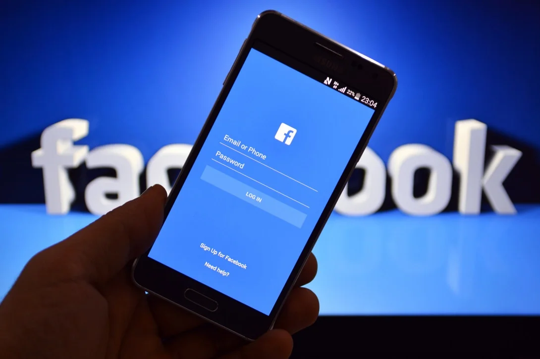 facebook-warner-music-group-licensing-deal-0.jpg