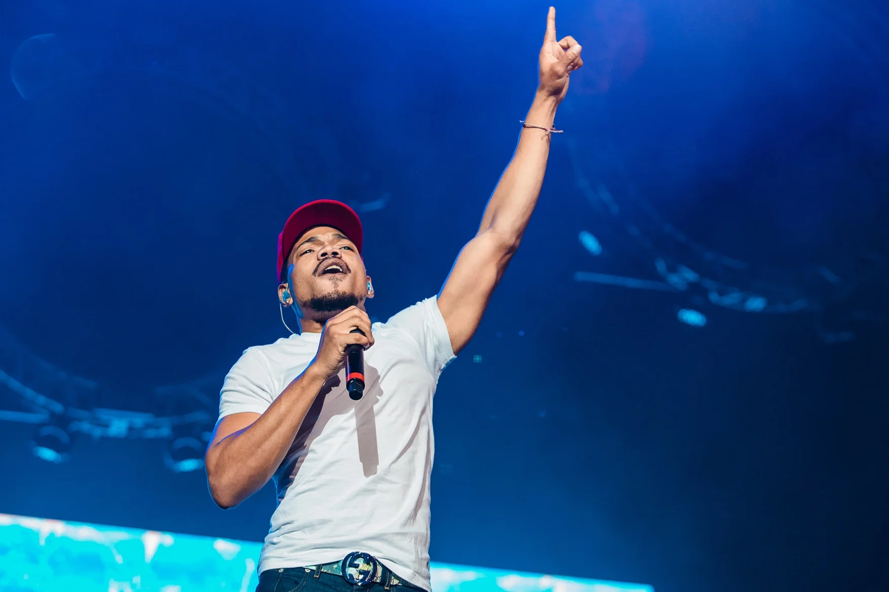 chance-the-rapper-doctor-commencement-speech-1.jpg