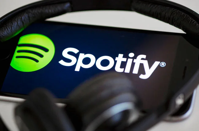 spotify-headphones-logo-app-phone-2019-billboard-1548.jpg